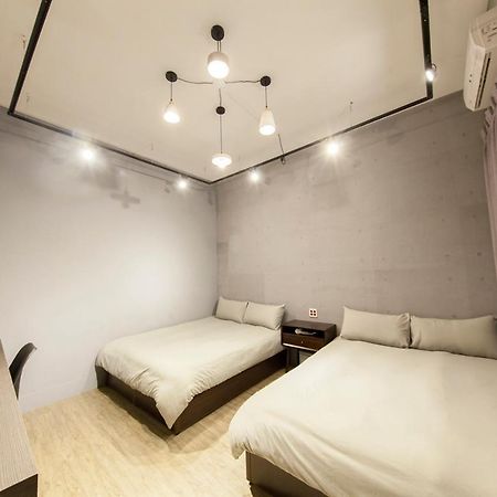 Slow Inn Tainan Bagian luar foto