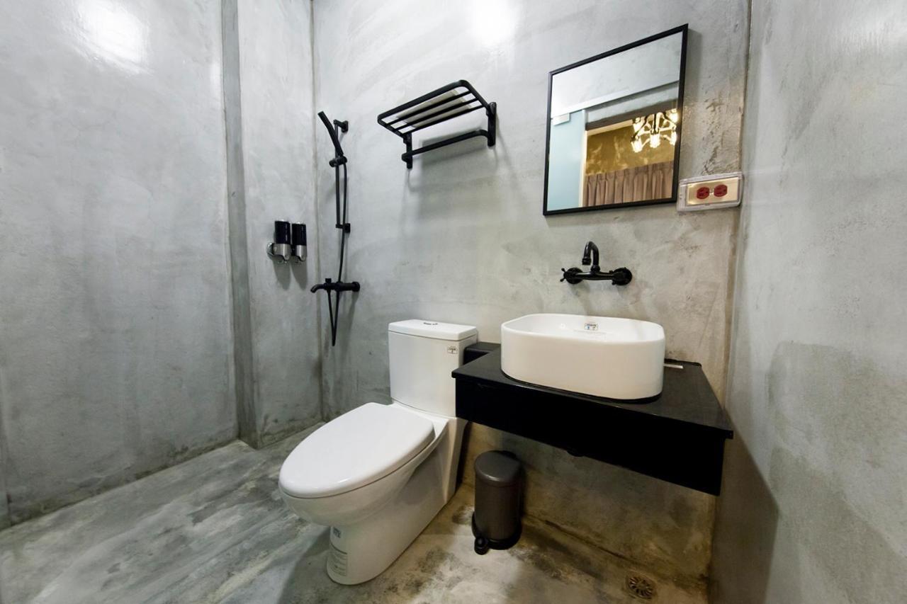 Slow Inn Tainan Bagian luar foto