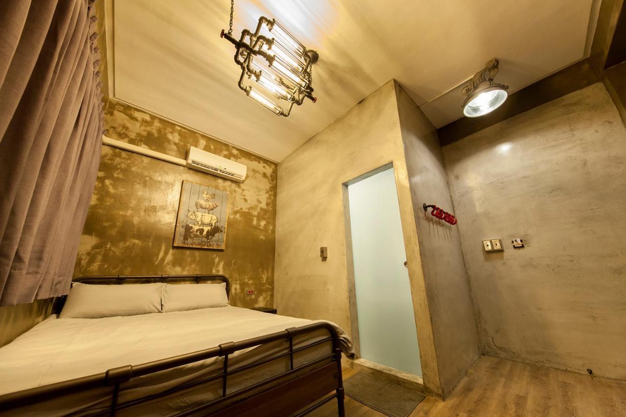 Slow Inn Tainan Bagian luar foto