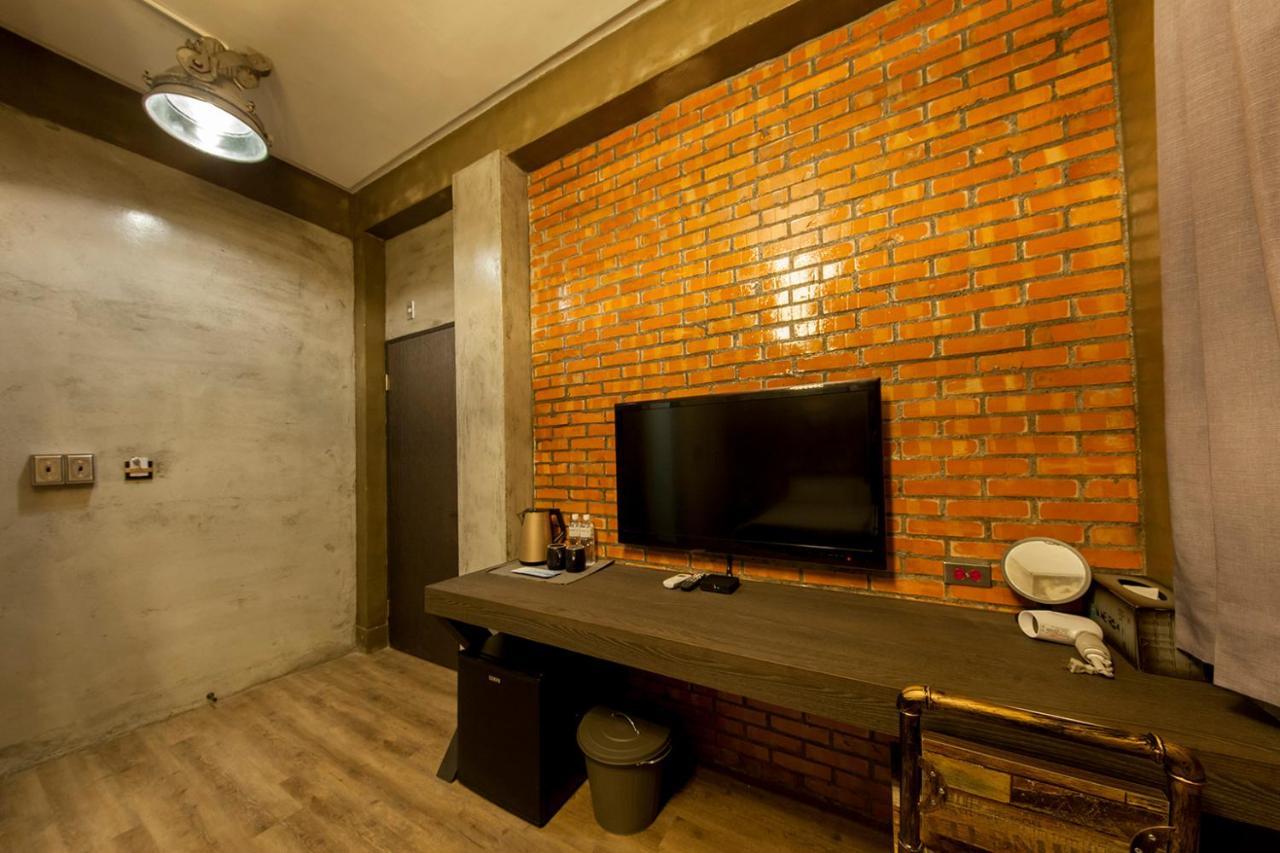 Slow Inn Tainan Bagian luar foto