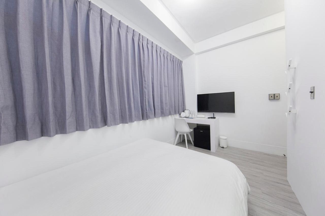 Slow Inn Tainan Bagian luar foto